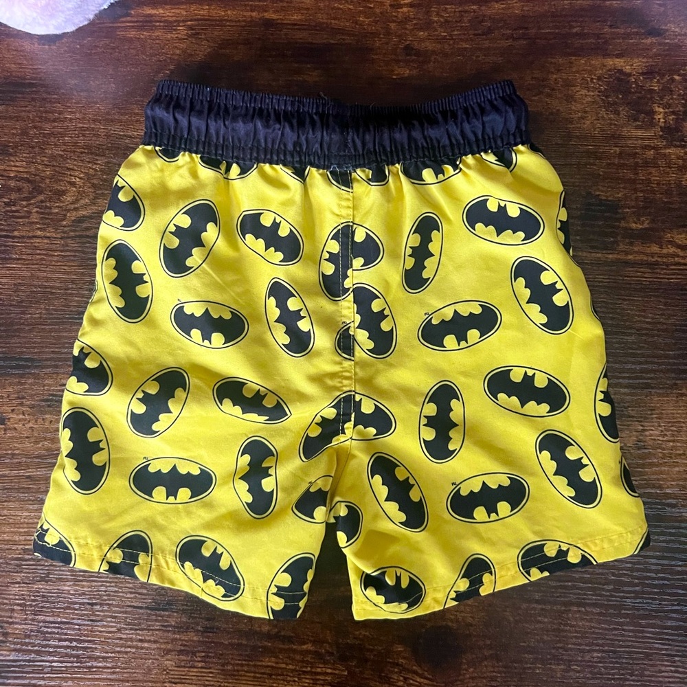 💥SOLD💥 Batman swim trucks boys size 4 - Picture 1 of 5